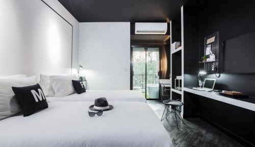 Deluxe Double with Bathtub ( Balcony) + Free 24 hrs. Coworking Space