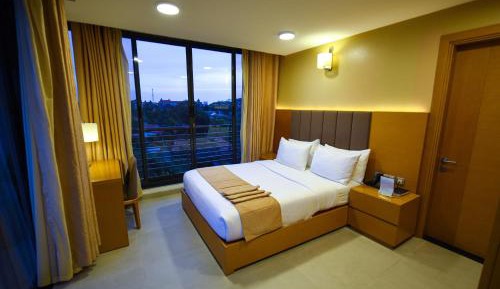 Suite with Lake View