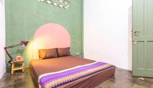 Queen Room with Shared Bathroom