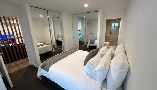 Two-Bedroom Deluxe Apartment with Balcony