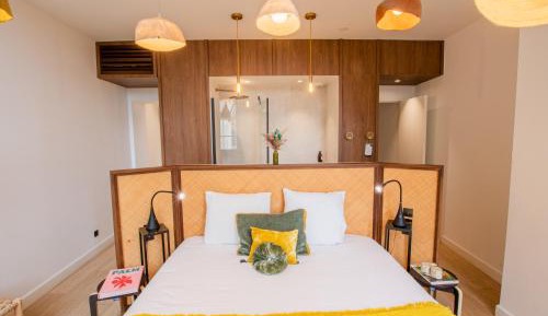 Deluxe Double Room with Church view