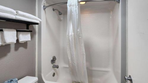 Deluxe King Room - Non-Smoking