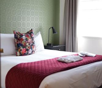 Standard Queen Room, Shared Bathroom