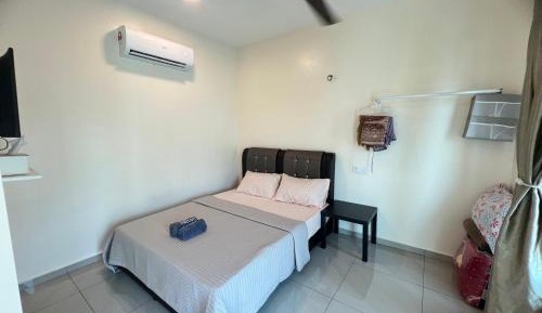 Queen Room with Pool View