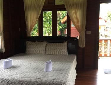 Bungalow with Garden View