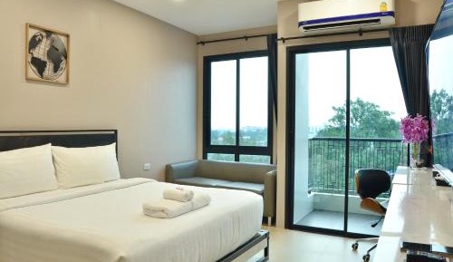 Superior King Room with City View