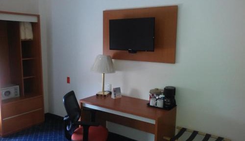 Queen Room - Accessible/Non Smoking