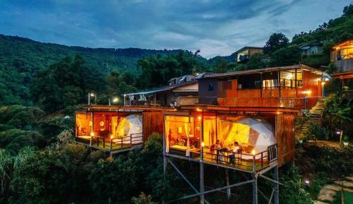 Deluxe Room (2 Adults + 1 Child)