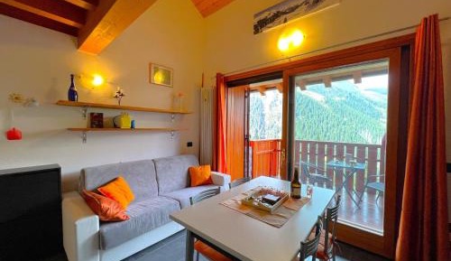 Apartment with Mountain View