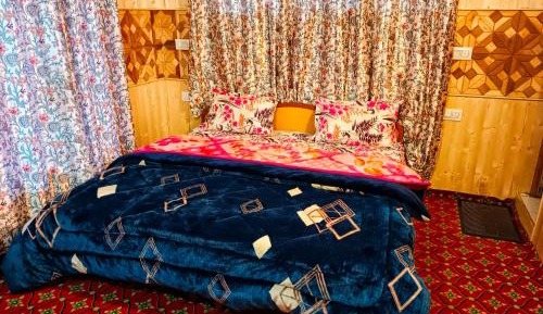 Deluxe Double Room (2 Adults + 1 Child)