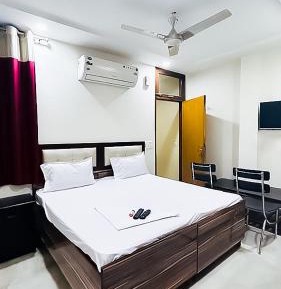 Deluxe Double Room (2 Adults + 1 Child)