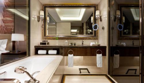 Club River View King Non-Smoking With Happy Hour