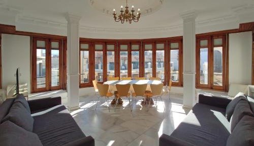  Apartment with 2 Balconies