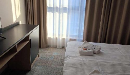 Deluxe Room (2 Adults + 1 Child)