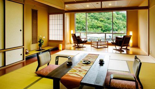 Designer's Japanese-Style Family Room with Open-Air Bath【Yukyu】