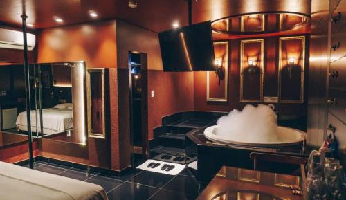 Suite with Hot Tub