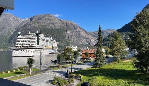 Apartment with Balcony and Sea View