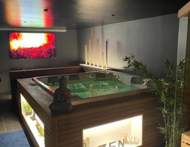 King Suite with Spa Bath