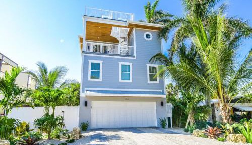 Seven-Bedroom Holiday Home