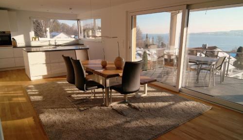 Apartment with Lake View