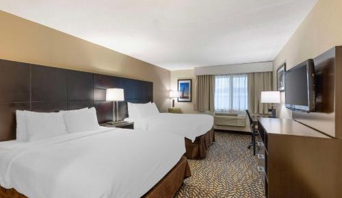 Queen Room with Two Queen Beds - Pet Friendly