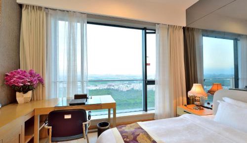 Deluxe Queen Room