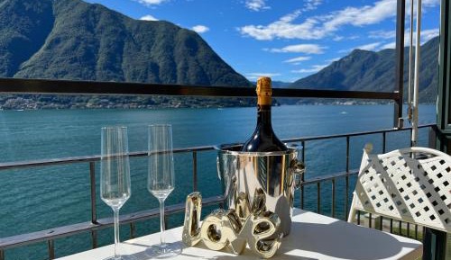 Two-Bedroom Apartment with Lake View