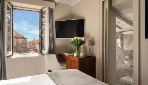 King Suite with Balcony Separate Building