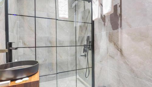 Deluxe Suite with Spa Bath