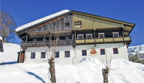 Three-Bedroom Holiday Home 