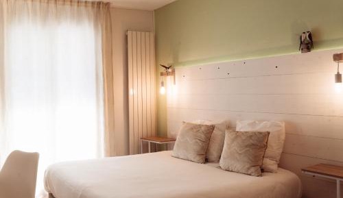 Room with Balcony and Sea View