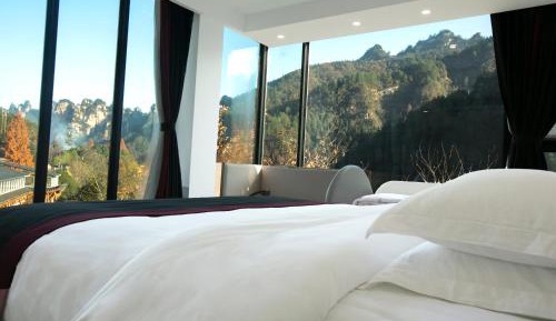Suite with Mountain View