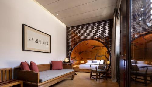 Courtyard Suite