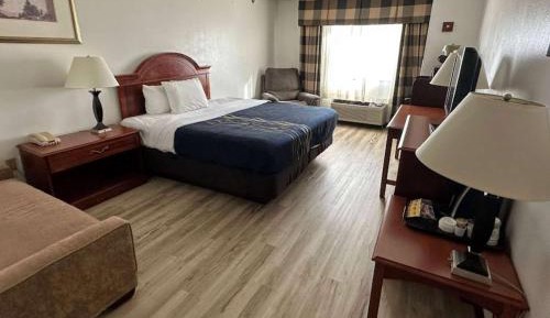 Queen Room with Mobility Access and Bathtub with Grab Bars, Non-Smoking