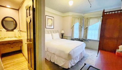 Standard Queen Room