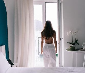 Deluxe Room with Balcony and Sea View