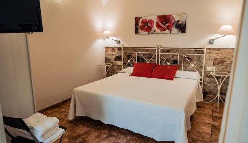 One-Bedroom Apartment (2)