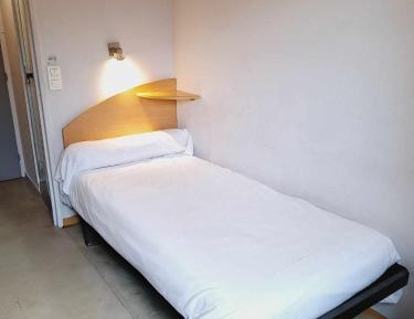 Single Room with Shared Toilet