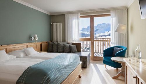 Superior Double Room with Balcony and Mountain View