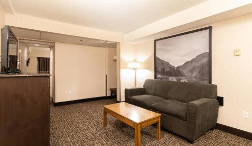 Queen Suite with Sofa Bed - Non-Smoking