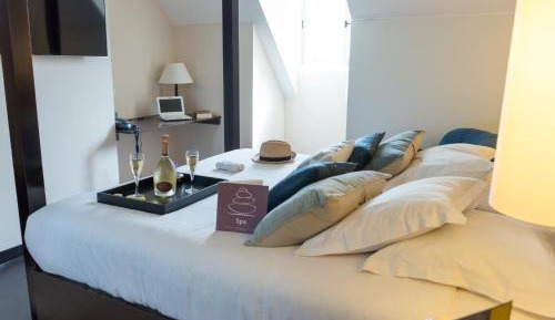 Deluxe Suite (3-4 Adults) with Private Terrasse