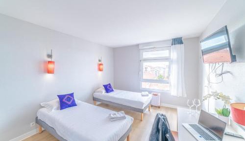 Deluxe One-Bedroom Apartment (4 Adults)