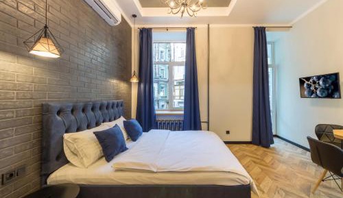Deluxe Apartment with Balcony - Mykhailivska str. 24V