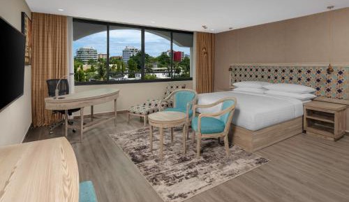 Premium King Suite with City View