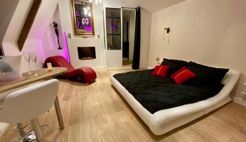 Deluxe King Suite