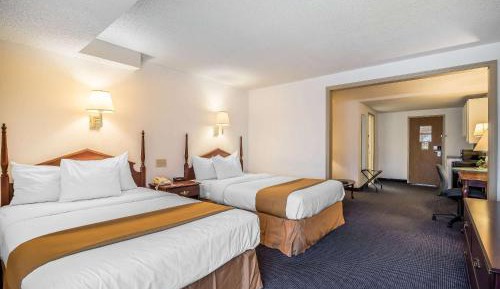 Business Suite with Two Double Beds - Non-Smoking