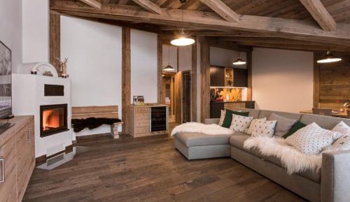 Apartment with Mountain View