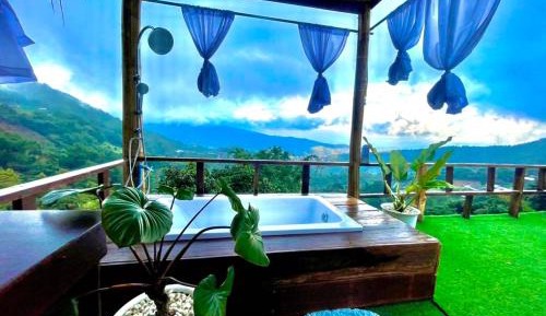 Deluxe Room (2 Adults + 1 Child)