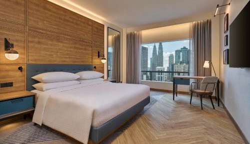 Deluxe King Room with Twin Towers View