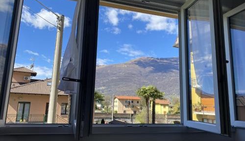 Apartment with Mountain View